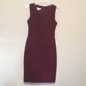 Sleeveless plum sheath dress